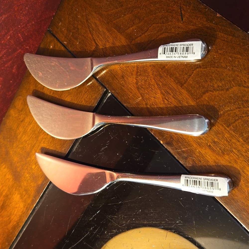 New - Windermere Spreaders - Set of 3